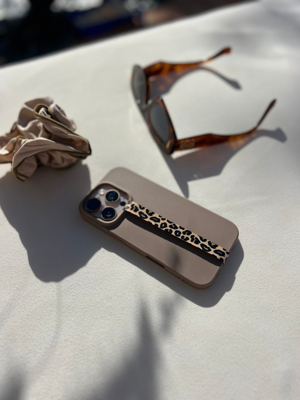 Velnoon phone strap Golden Leopard, stijlvol telefoonbandje met leopard design