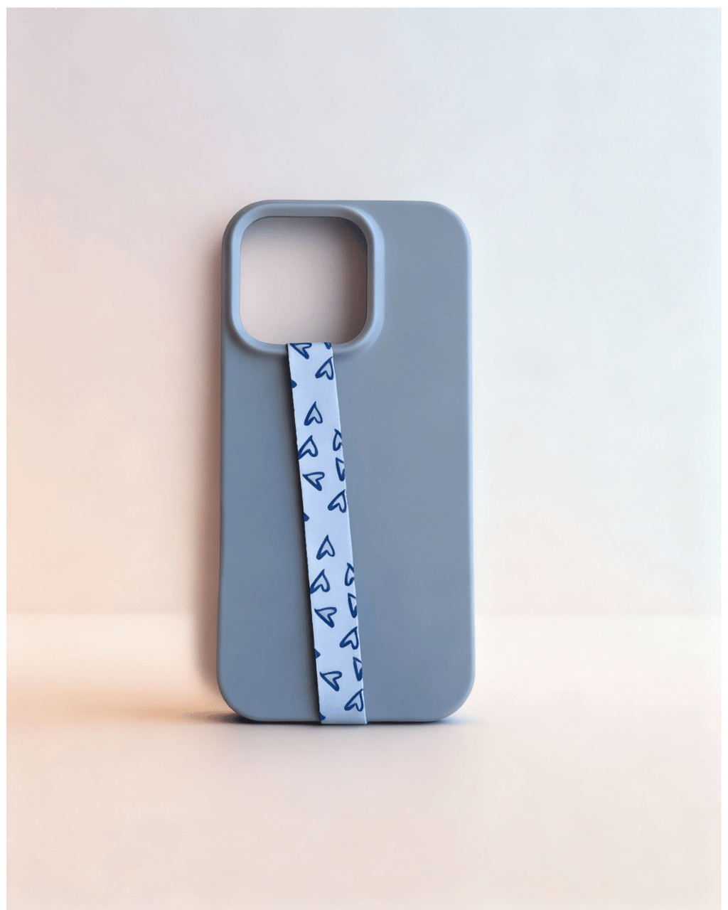 Velnoon Blue Crush telefoon strap in blauw met minimalistisch ontwerp, geschikt voor dagelijks gebruik